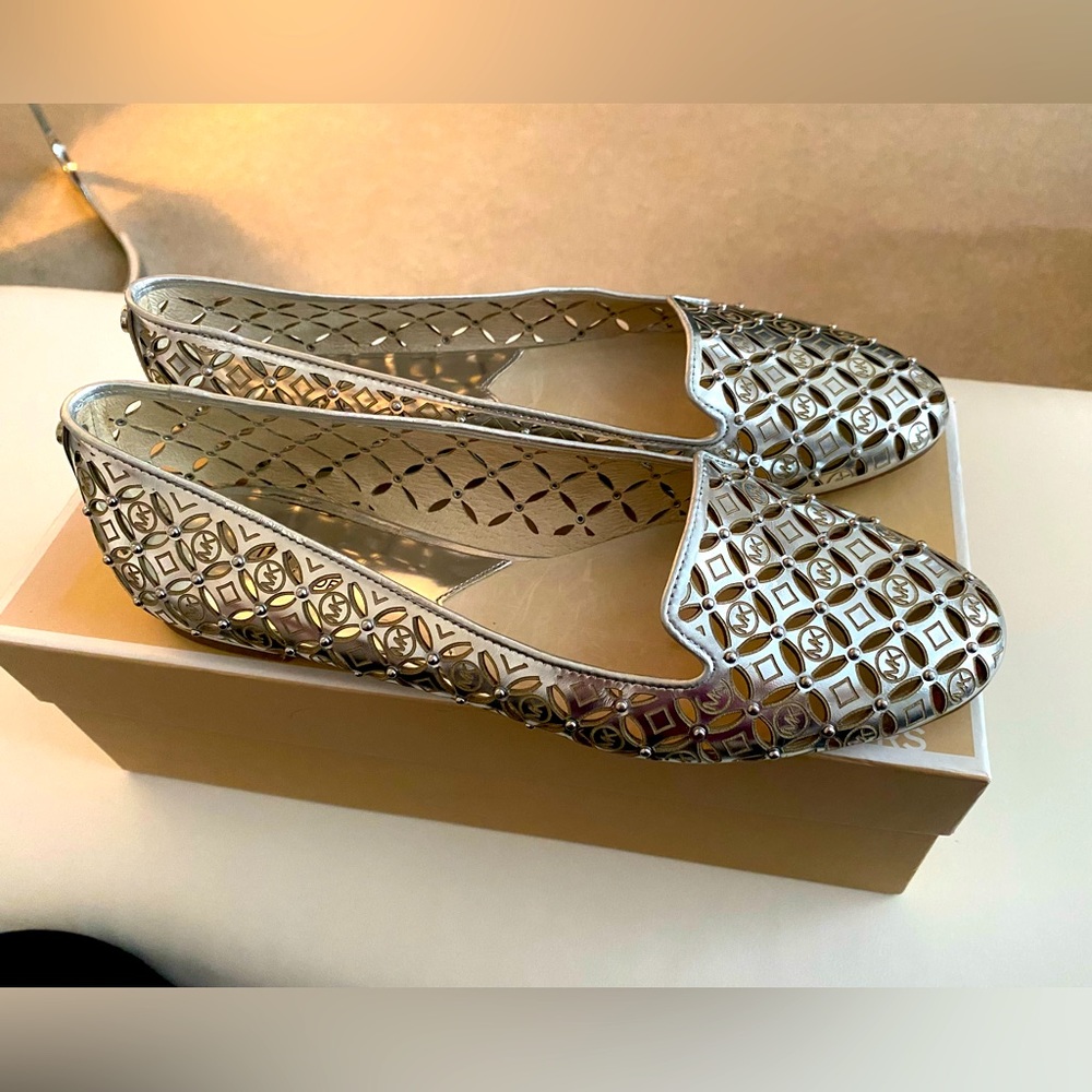 Michael Kor Gabriella Flat Silver Size 8